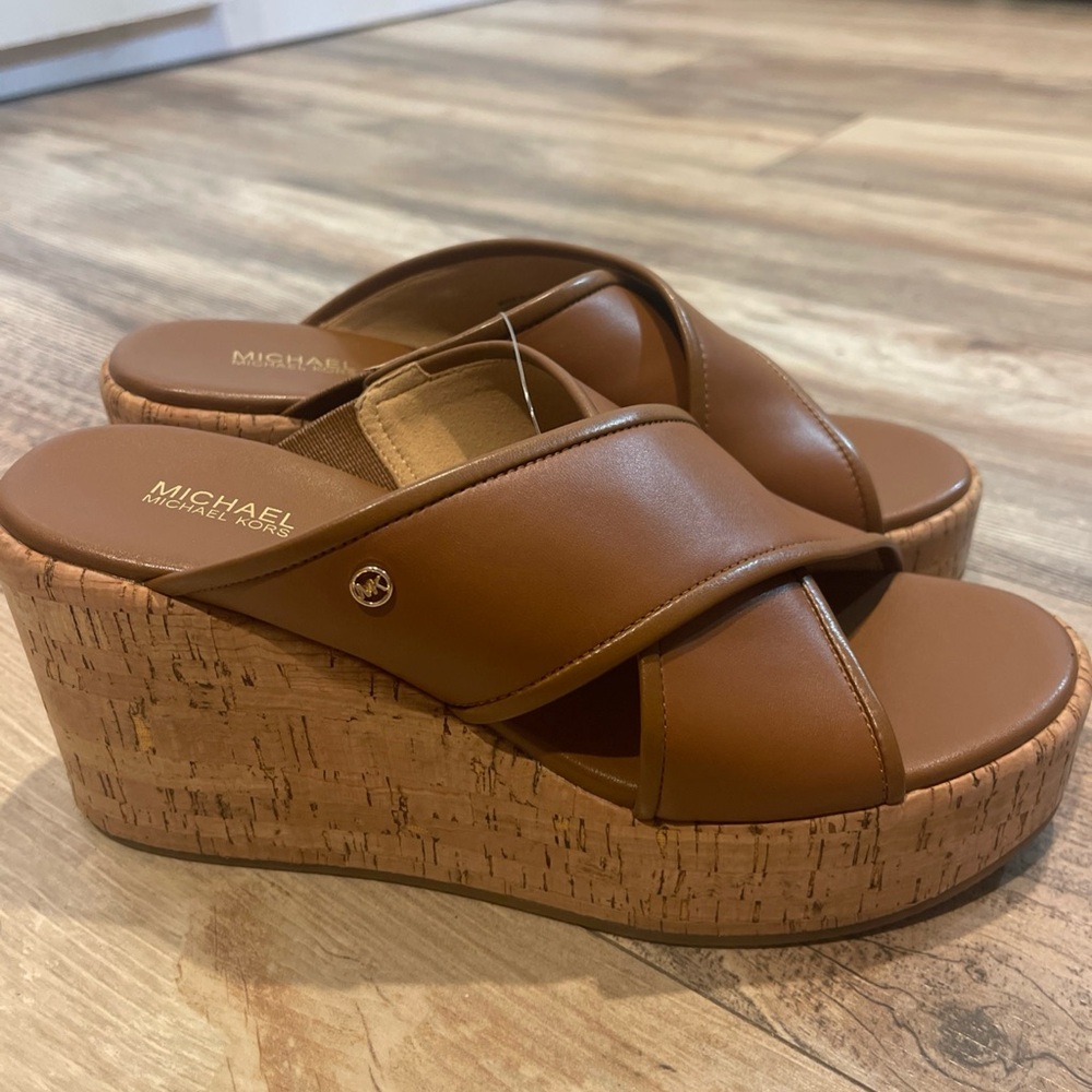 NWOT Michael Kors Cary Wedge Heel Camel Brown Leather Sandals Size 7.5 Casual